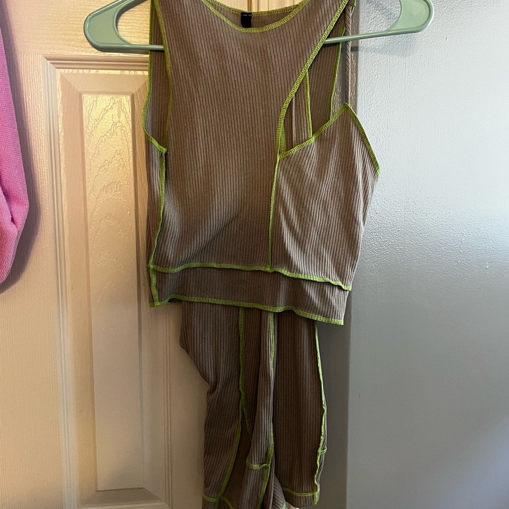 Trendy Women's Tan and Green Leggings Set